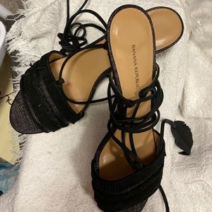 Kitten heel ankle wrap leather shoe